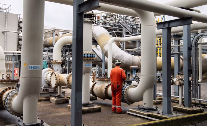 شركة ENI – الأعمال الكهربائية تحت الأرض لمحطة الطاقة